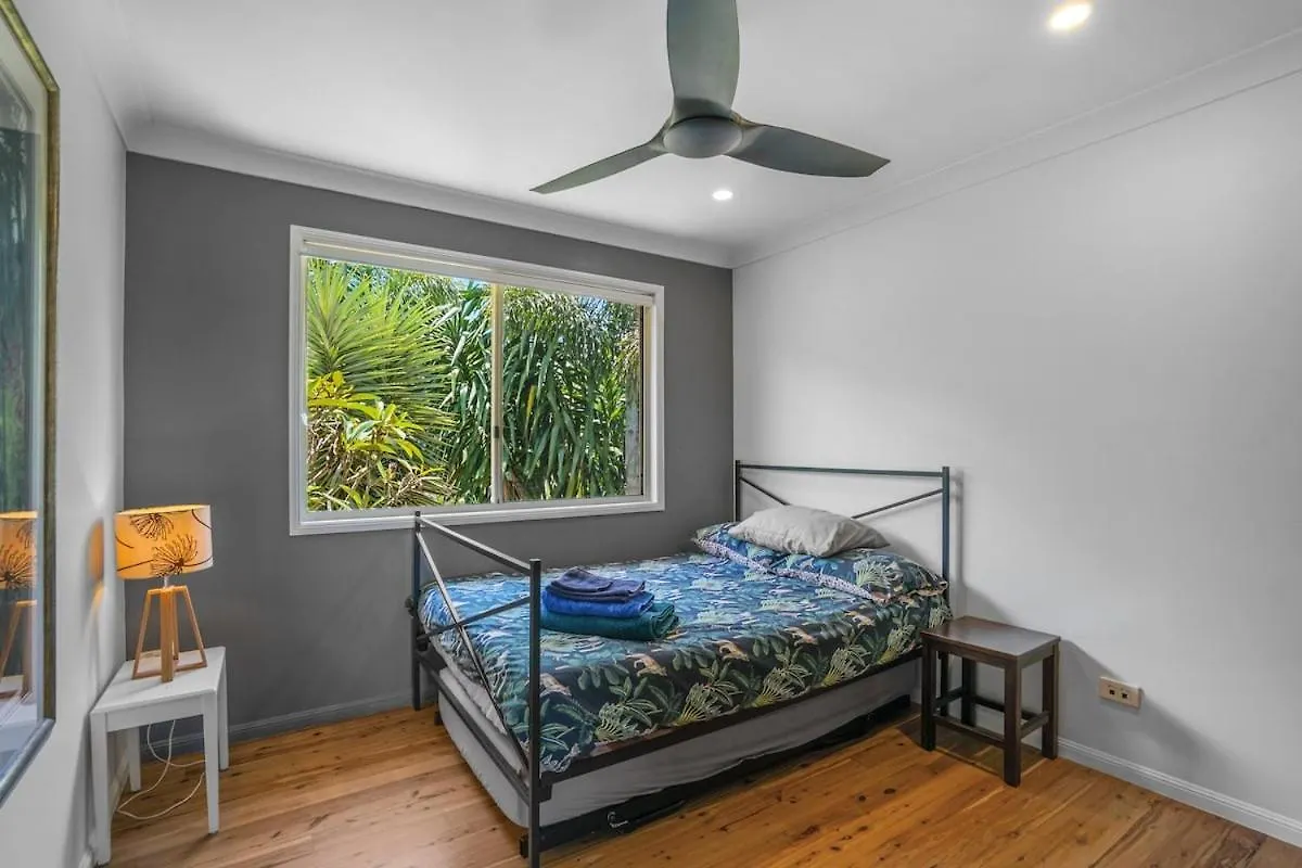 Due South Waterfront Home Macleay Island 0*,  Australia