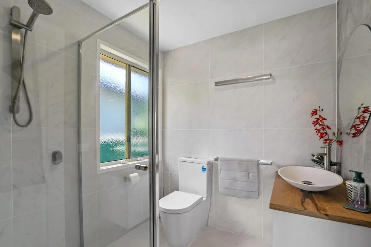 Due South Waterfront Home Macleay Island Holiday home