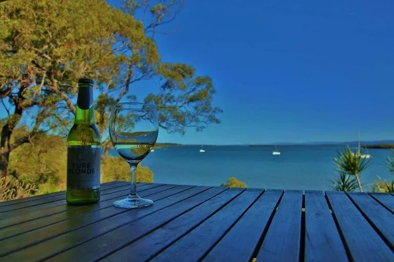 Due South Waterfront Home Macleay Island Holiday home