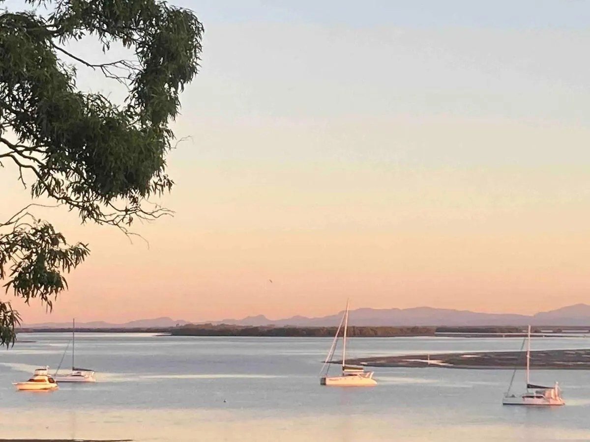 Holiday home Due South Waterfront Home Macleay Island