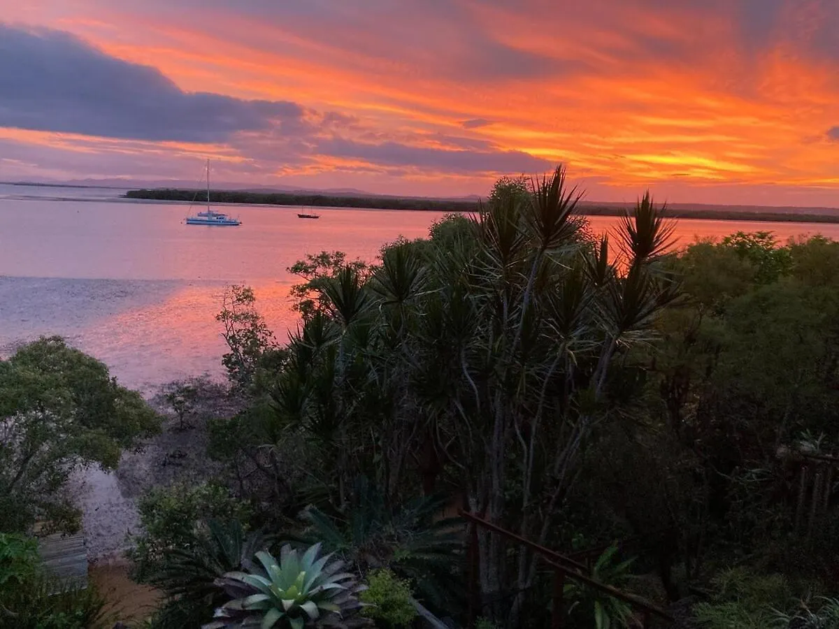 Due South Waterfront Home Macleay Island Holiday home