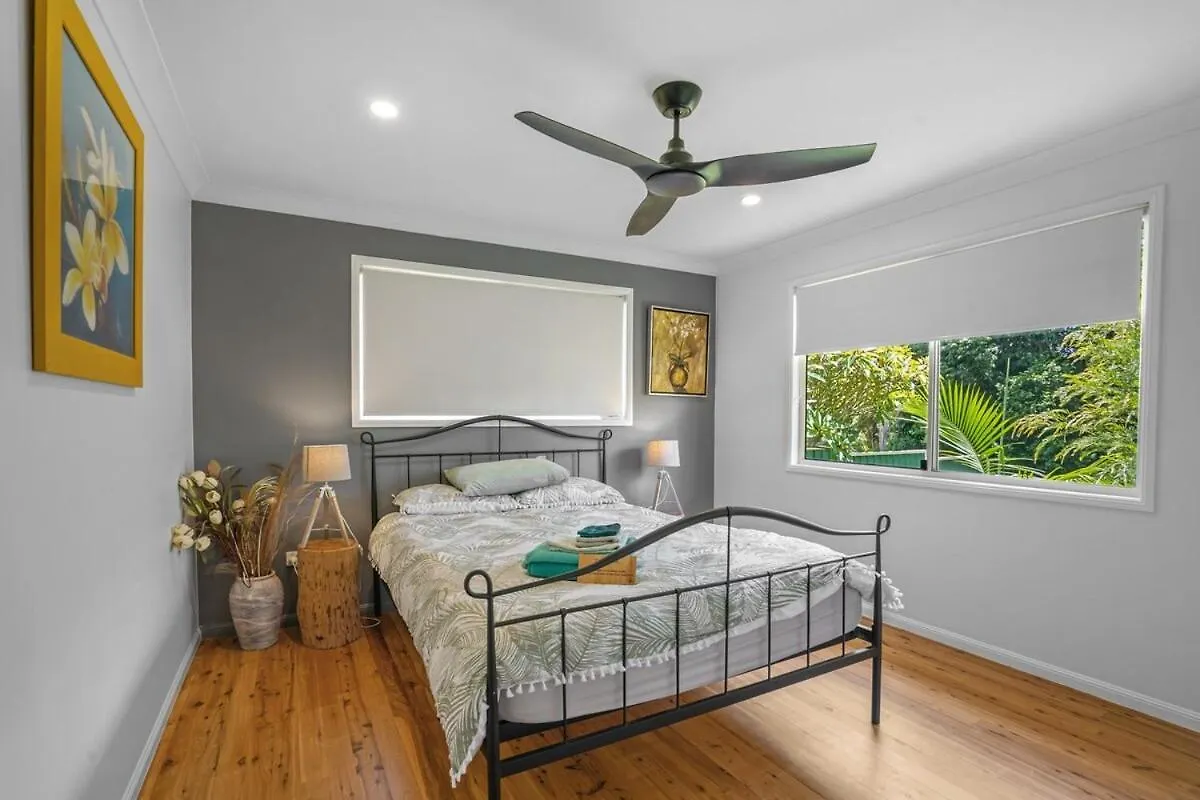 Due South Waterfront Home Macleay Island Australia