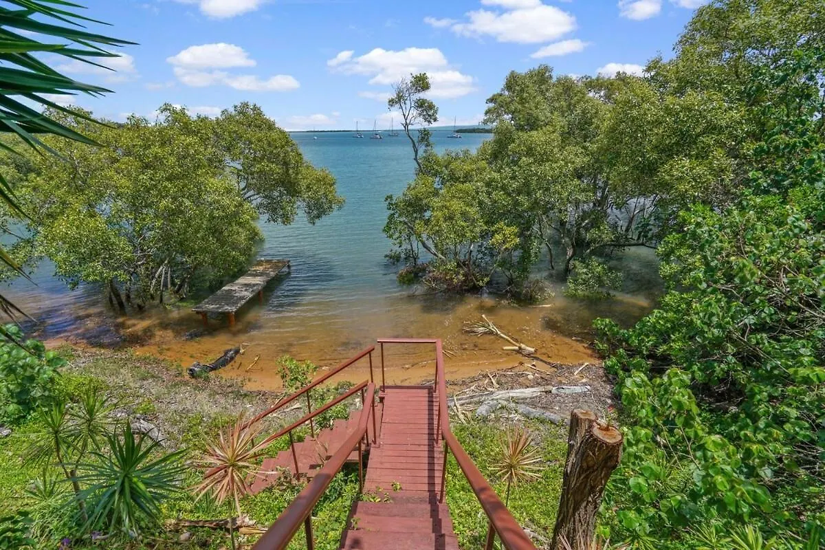 Due South Waterfront Home Macleay Island 0*,  Australia